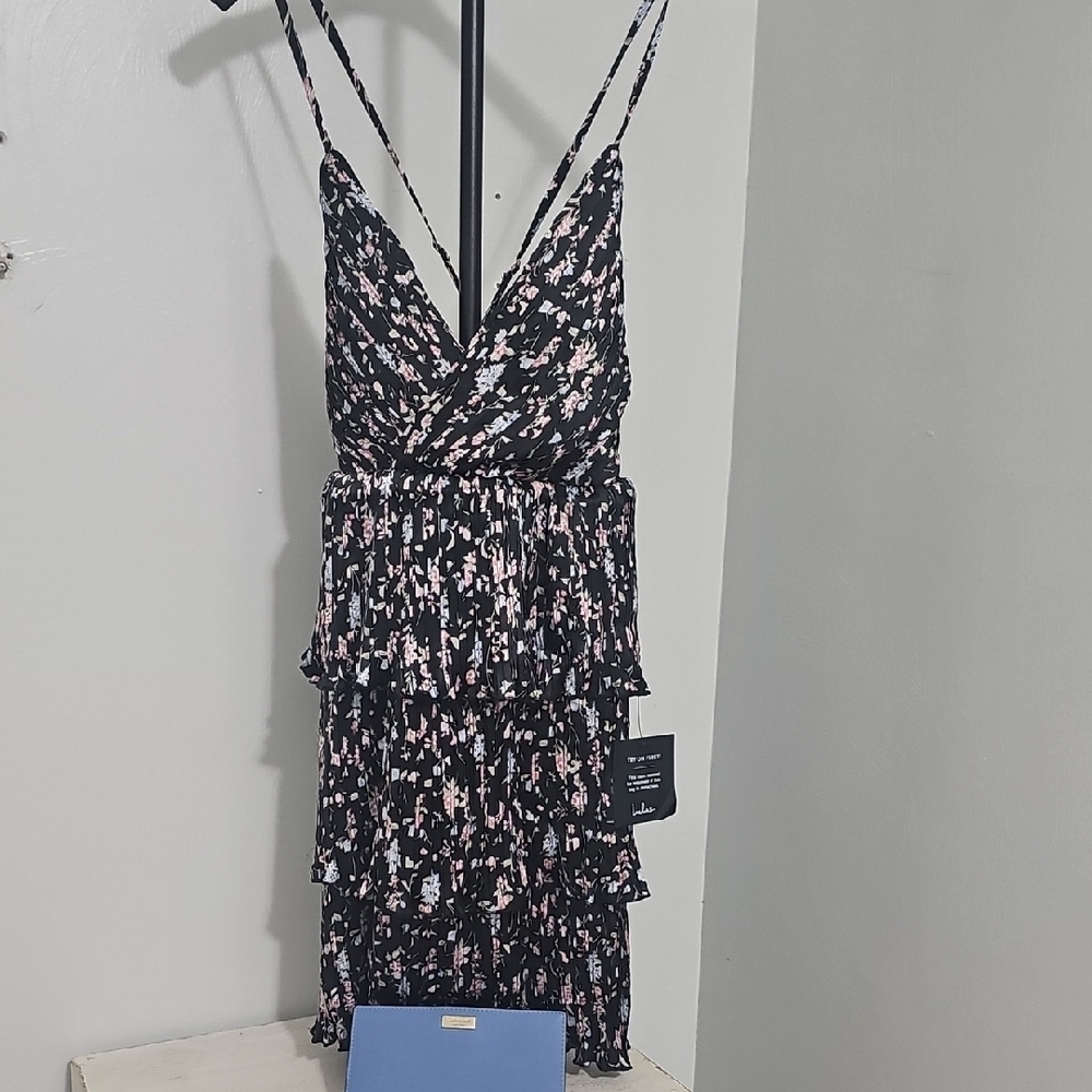 ⚡️Lulus Quaint‎ Cutie Black Floral Pleated Tiered Mini Dress Size XS NEW - Picture 2 of 2